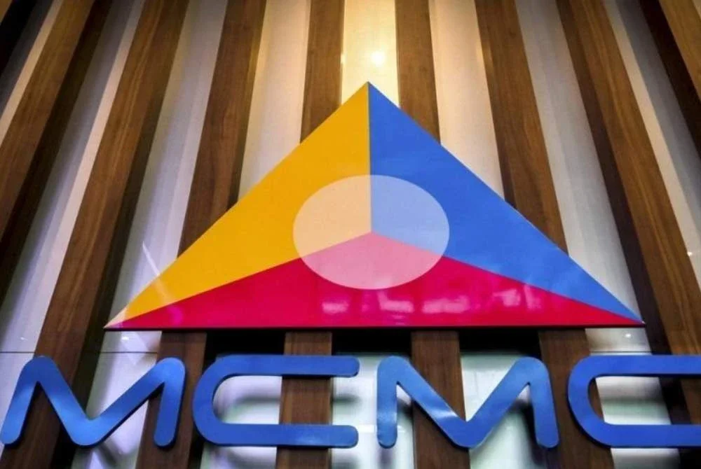 Bagi tempoh 1 Januari 2022 hingga 31 Mei 2026, MCMC telah mengemukakan sebanyak 63,215 permohonan penurunan kandungan palsu kepada pemberi perkhidmatan, dengan 54,626 kandungan atau 86 peratus berjaya diturunkan. Foto: Bernama 