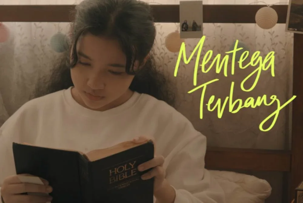 Filem Mentega Terbang yang disiarkan di platform penstriman video, telah mencetuskan bantahan dan kemarahan dalam kalangan masyarakat kerana didakwa memaparkan adegan yang menyentuh serta memperlihatkan percanggahan kepercayaan dan unsur-unsur agama.