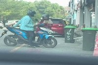 Tangkap layar dari video tular di media sosial berhubung kejadian.
