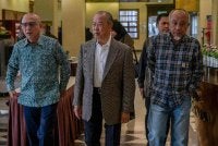 Muhyiddin (tengah) hadir di Mahkamah Tinggi pada Khamis bagi perbicaraan tujuh pertuduhan menyalahgunakan kedudukan dan pengubahan wang haram. Foto: Bernama 