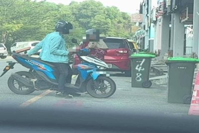 Tangkap layar dari video tular di media sosial berhubung kejadian.