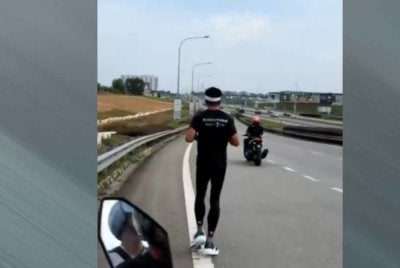 Ahli Parlimen Muar, Syed Saddiq Syed Abdul Rahman memulakan Larian Kesyukuran dari Istana Kehakiman, Putrajaya ke Laman Maharani, Muar selama empat hari