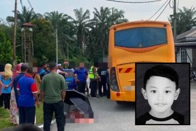 Muhammad Umar (gambar kecil) maut dilanggar bas sekolah di Taman Sri Lalang pada petang Rabu.