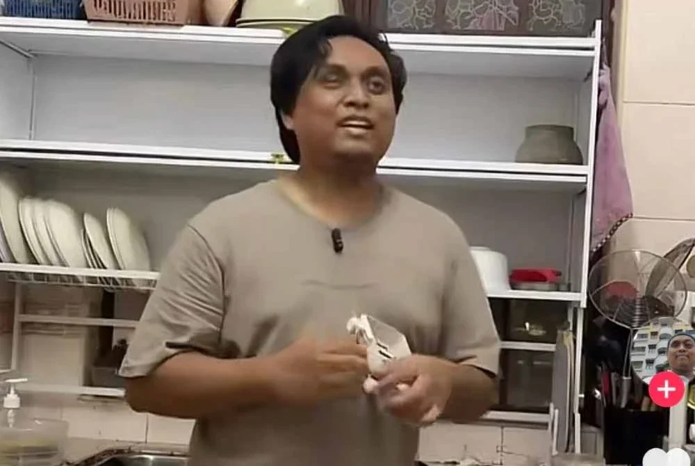 Mohamad Nur Affiq sering berkongsi cara dia melakukan pendawaian elektrik menerusi siaran langsung di TikTok.