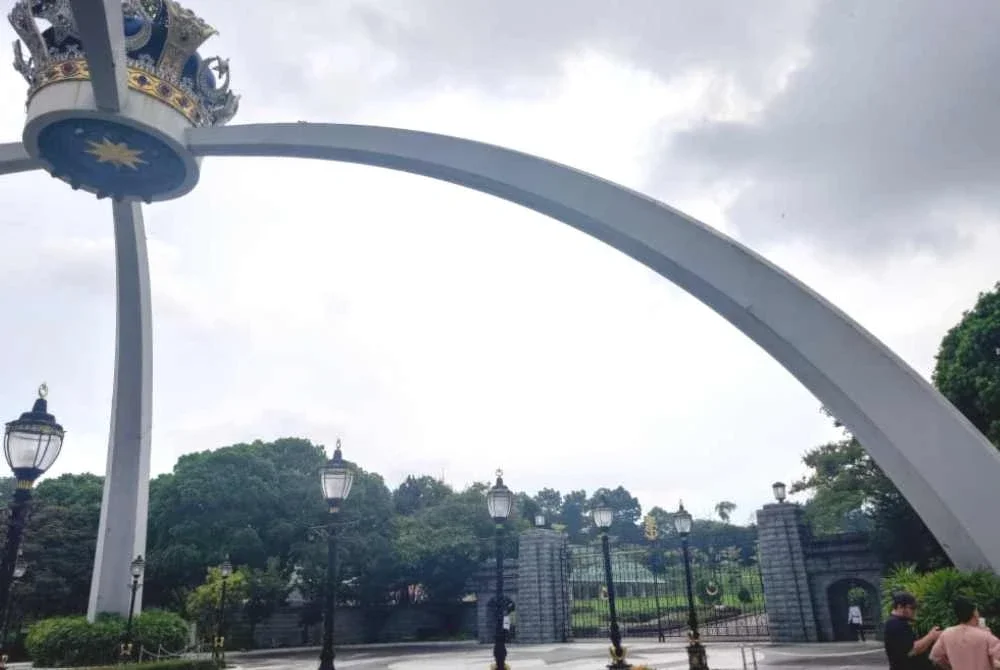 Istiadat mengangkat sumpah jawatan EXCO Johor yang dijadualkan berlangsung di Istana Bukit Serene ditangguhkan ke Sabtu.