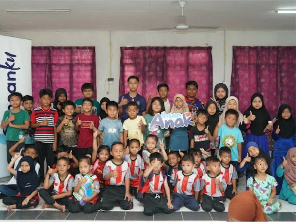 Menerusi projek Rezeki Anak, inisiatif Dapur Ihsan menyediakan pemakanan seimbang bagi memastikan kanak-kanak membesar dalam keadaan sihat dan berdaya tahan, antaranya melalui serahan barang basah dan tajaan makanan.