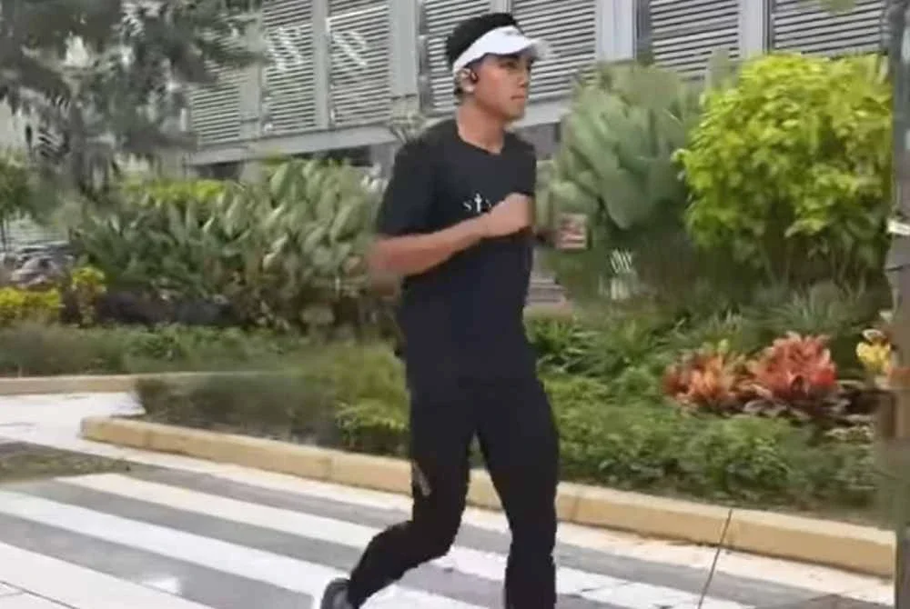 Syed Saddiq memulakan misi Larian Kesyukuran sejauh kira-kira 170 kilometer dari pekarangan Istana Kehakiman di Presint 3, Putrajaya menuju ke Muar, Johor.