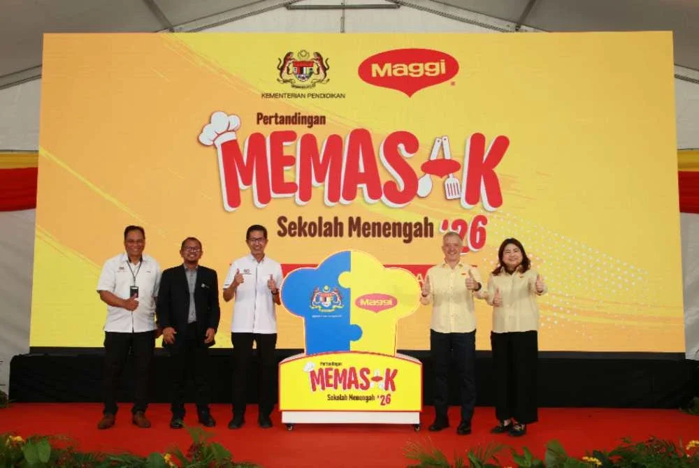 Ithnin Mahadi (tiga dari kiri) bersama Juan Aranols (dua dari kanan) pada majlis pelancaran MSSCC 2026 di Putrajaya pada Rabu.