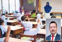 Kerajaan perlu memberi perhatian serius terhadap cadangan menggubal Akta Perlindungan Guru. Gambar kecil: Anuar