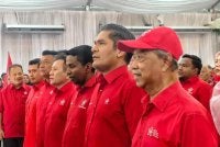 Muhyiddin (kanan) pada Majlis Pelancaran Jentera dan Pengumuman Calon Bersatu bagi PRN Negeri Sembilan di Nilai pada Jumaat.