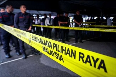 SPR mengingatkan bakal calon supaya membuat semakan awal borang penamaan calon. Foto fail Bernama