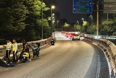 Gambar tular memaparkan keadaan kemalangan tersebut pada Khamis.