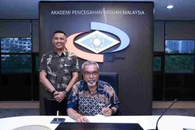 Mohd Kassim (kanan) ketika sesi libat urus LPPR bersama MACA SPRM di Kuala Lumpur pada Khamis. Foto: SPRM