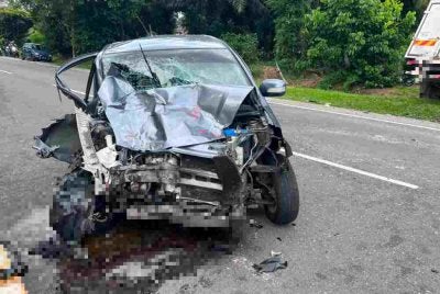 Nahas mengakibatkan dua beranak maut di Jalan Temenggung Ahmad, Muar.