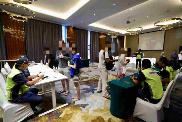 Operasi penguatkuasaan dijalankan terhadap premis Network School di Forest City. Foto: FB Onn Hafiz