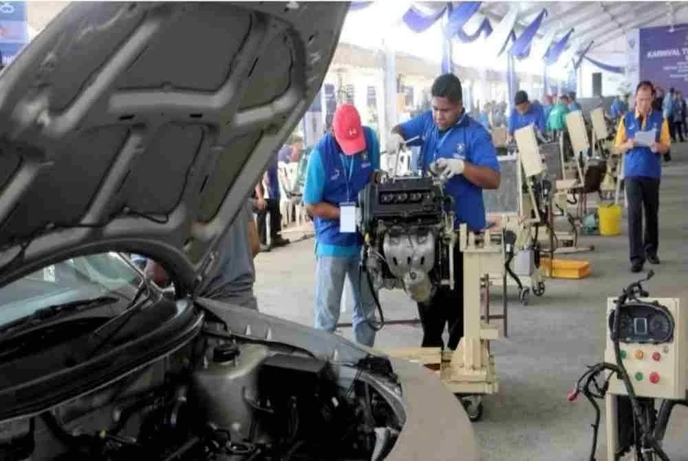 Strategi pembangunan tenaga kerja negara perlu diperkasa dengan satu lagi tunjang yang melengkapi TVET melalui laluan kerjaya berorientasikan pelanggan, perniagaan, keusahawanan dan penjanaan pendapatan.