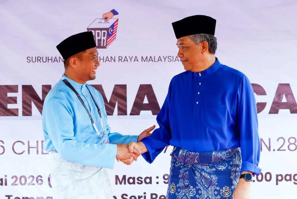 Mohamad akan berdepan persaingan satu lawan satu bagi mempertahankan kerusi DUN Rantau dengan calon PH, Dr Azizul Hakim di Pusat Penamaan Calon Dewan Seri Rembau. Foto Bernama
