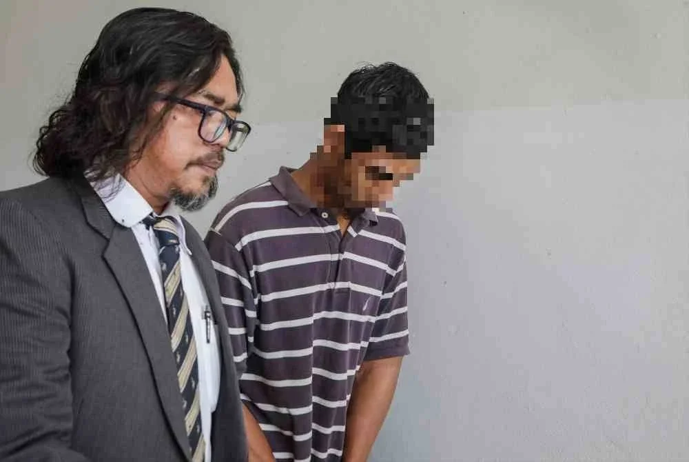 Ketua Polis Daerah Arau Superintenden Ahmad Mohsin Md Rodi berkata pihaknya menerima laporan daripada wanita berusia 40 tahun itu dan suspek 39 tahun ditahan ketika hadir memberi keterangan di Ibu Pejabat Polis Daerah (IPD) Arau semalam. - Foto Bernama