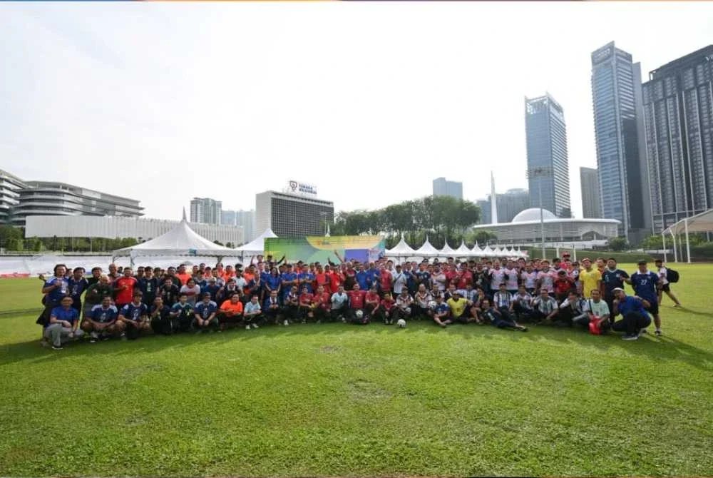 Sebanyak 12 pasukan menyertai kejohanan ini antaranya membabitkan TV3, NSTP, Sinar Harian, Bernama, Bernama TV, Astro Awani, Astro Arena dan RTM