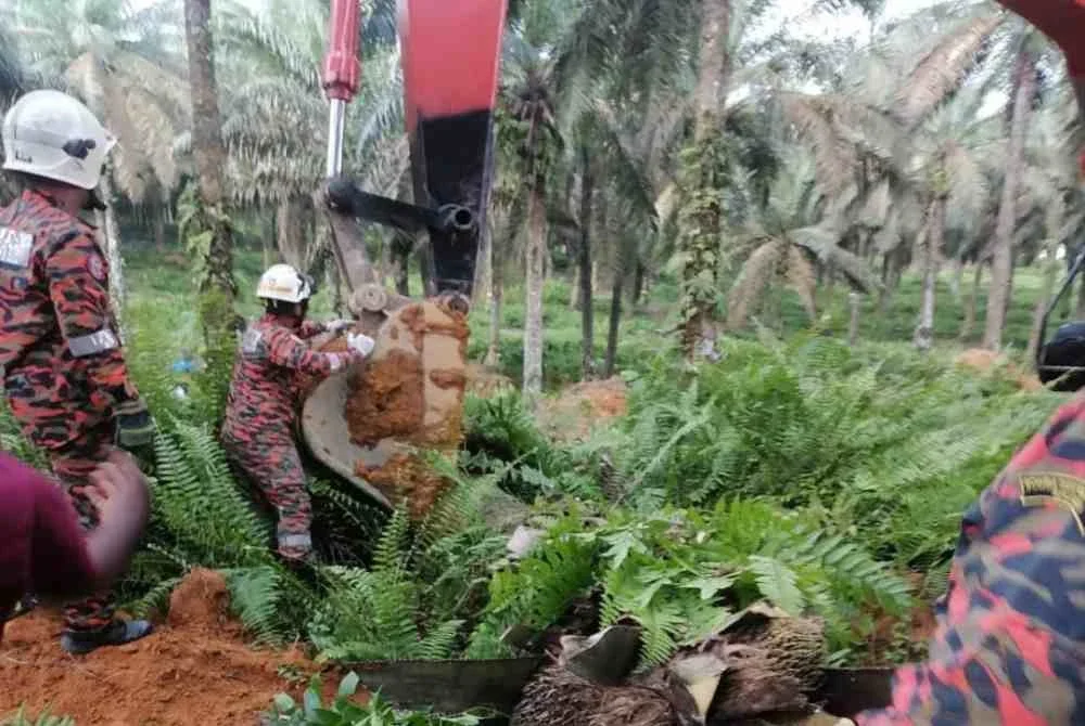 Bomba menerima panggilan kecemasan berhubung kejadian itu pada 4.01 petang.