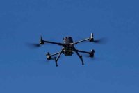 Suspek lelaki mengaku menerbangkan dron bagi meninjau lokasi pendaratan sebelum menyeludup masuk tembakau kepada seorang banduan di Penjara Sungai Udang. Foto hiasan 