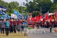 Walaupun saling berbalas sorakan, keadaan kekal terkawal dengan penyokong masing-masing berada di kawasan yang ditetapkan polis sambil mengibarkan bendera parti dan sepanduk sebagai tanda sokongan kepada calon.