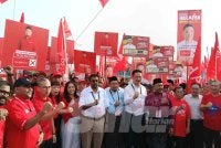 Fahmi turut hadir mengiringi empat calon PH ke pusat penamaan calon di Dewan Besar Pejabat Daerah dan Tanah Jempol pada Sabtu.
