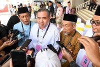 Anthony (dua, kiri) ketika sidang media selepas proses penamaan calon di Pusat Penamaan Calon Dewan Besar Kuala Klawang Jelebu. Foto Bernama