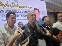 Armizan ketika ditemui pemberita semlena Majlis Pelancaran Kampung Angkat Madani di Kampung Sekalong, Menumbok, Kuala Penyu.