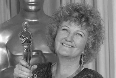 Pemenang Anugerah Oscar yang terkenal menerusi lakonannya dalam filem My Left Foot dan Home Alone 2: Lost in New York, Brenda Fricker, meninggal dunia pada usia 81 tahun. Foto fail Reuters