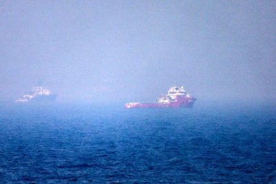 Jumlah kapal yang melalui Selat Hormuz merosot ke paras terendah dalam tempoh tiga minggu. Foto AFP