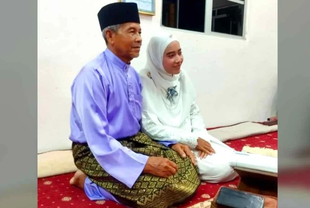 Wan Nor Fatihah sebelum ini dikenali sebagai 'gadis api misteri' apabila pernah tular sekitar tahun 2012 hingga 2020 mendirikan rumah tangga pada 24 Jun lalu dengan suaminya yang merupakan pengamal perubatan Islam.