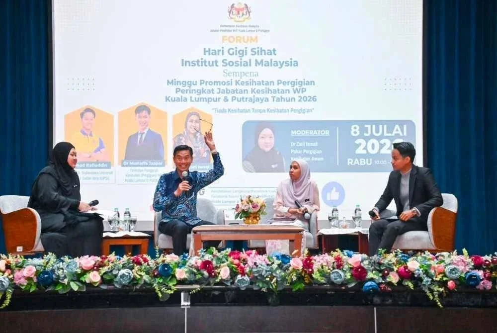 Ahmad Rafiuddin ketika berkongsi pandangan dalam Forum Kesihatan Pergigian sempena Program Hari Gigi Sihat Institut Sosial Malaysia di ibu kota baru-baru ini.