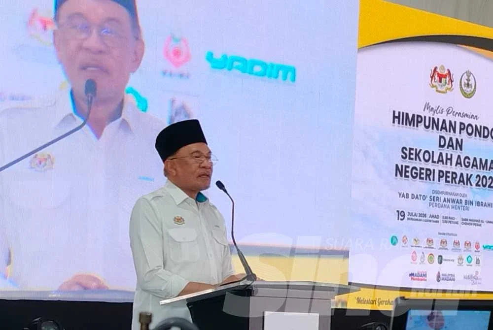Anwar ketika berucap merasmikan Himpunan Pondok dan Sekolah Agama Negeri Perak 2026 di SABK Maahad Al-Ummah, Chemor pada Ahad.