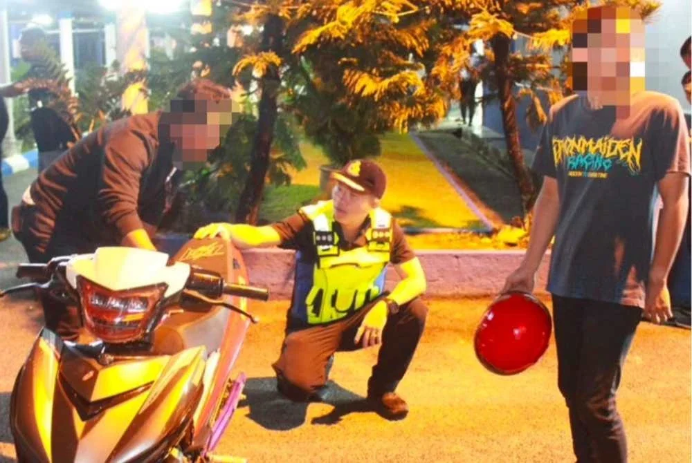 Kesemua sitaan dan tangkapan dibawa ke Balai Polis Trafik Klang Selatan bagi pemeriksaan lanjut - Foto: IPD KLANG SELATAN