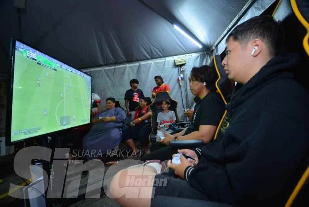 Peserta terdiri daripada pelbagai kaum mengambil peluang mempamerkan aksi dalam Kejohanan 2v2 EA FC PS5. Foto Sinar Harian - ASRIL ASWANDI SHUKOR