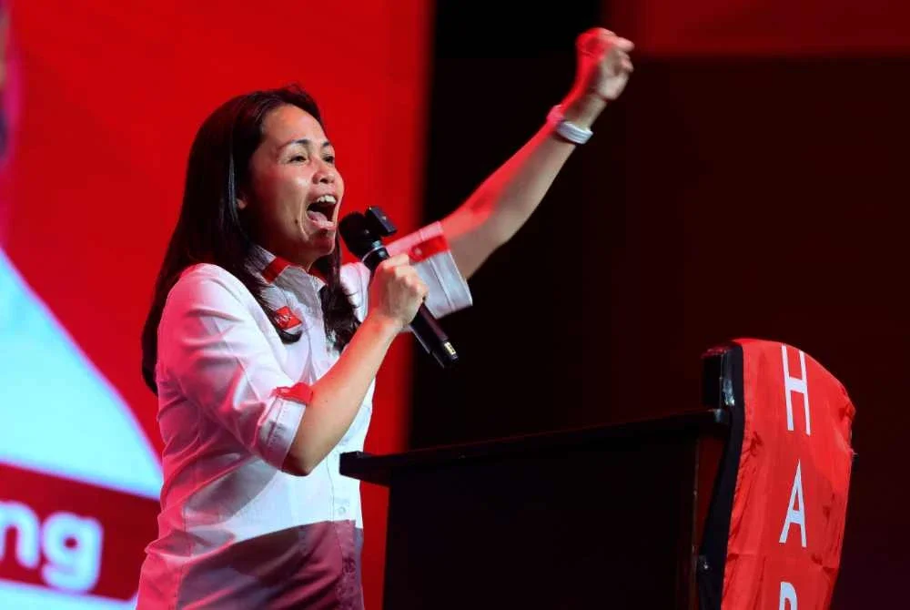 Nie Ching berucap pada Majlis Makan Malam Pakatan Harapan sempena kempen PRN Negeri Sembilan. Foto Bernama