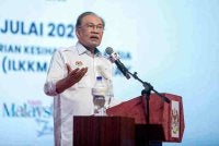 Perdana Menteri Datuk Seri Anwar Ibrahim berucap pada Majlis Pelancaran Bulan Kebangsaan dan Kibar Jalur Gemilang 2026 (MPBKKJG 2026) di Institut Latihan Kementerian Kesihatan Malaysia Sultan Azlan Shah (ILKKM SAS) Tanjung Rambutan pada Ahad. Foto Bernama