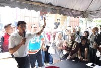 Syed Saddiq bertemu dengan penduduk Muar selepas Larian Kesyukuran pada Ahad.