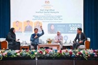 Ahmad Rafiuddin ketika berkongsi pandangan dalam Forum Kesihatan Pergigian sempena Program Hari Gigi Sihat Institut Sosial Malaysia di ibu kota baru-baru ini. 