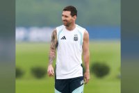 Messi tersenyum ketika menghadiri sesi latihan pasukan di Morristown, New Jersey pada 18 Julai 2026. Foto AFP