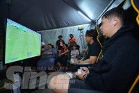 Peserta terdiri daripada pelbagai kaum mengambil peluang mempamerkan aksi dalam Kejohanan 2v2 EA FC PS5. Foto Sinar Harian - ASRIL ASWANDI SHUKOR