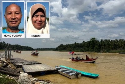 Bot menyusuri Sungai Kelantan untuk sampai Teluk Renjuna. 