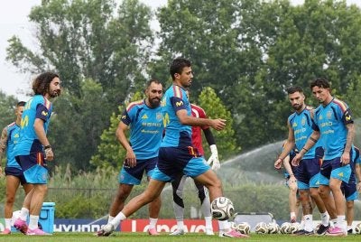 Pemain Sepanyol menjalani latihan ringan di East Hanover, New Jersey menjelang aksi final menentang Argentina. Foto: Agensi