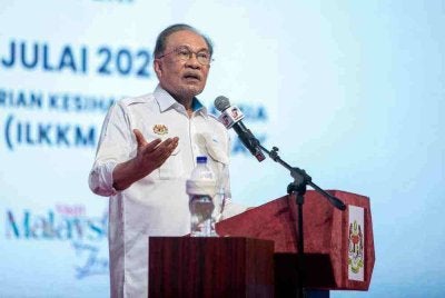 Perdana Menteri Datuk Seri Anwar Ibrahim berucap pada Majlis Pelancaran Bulan Kebangsaan dan Kibar Jalur Gemilang 2026 (MPBKKJG 2026) di Institut Latihan Kementerian Kesihatan Malaysia Sultan Azlan Shah (ILKKM SAS) Tanjung Rambutan pada Ahad. Foto Bernama
