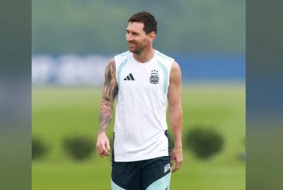 Messi tersenyum ketika menghadiri sesi latihan pasukan di Morristown, New Jersey pada 18 Julai 2026. Foto AFP