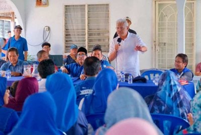 Gambar yang dimuat naik Hamzah menerusi hantaran sama pada Ahad.