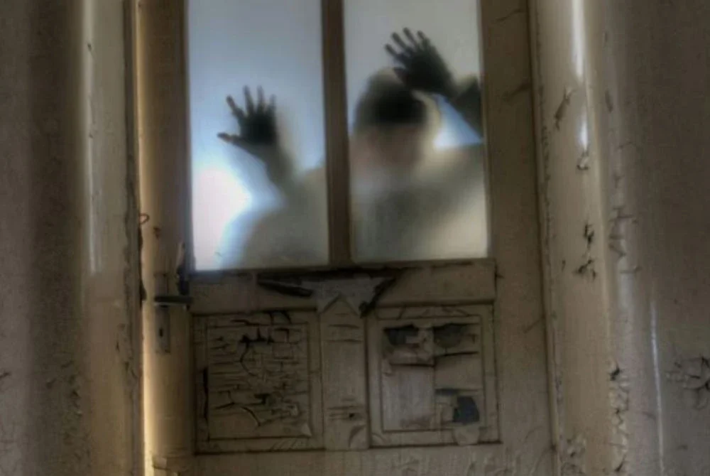 Langkah itu bertujuan membuktikan kepada bakal pembeli dan penyewa yang ragu-ragu bahawa rumah berkenaan selamat daripada sebarang gangguan paranormal. - Foto Agensi