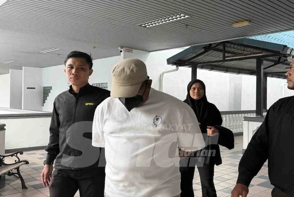 Tertuduh mengaku tidak bersalah terhadap semua pertuduhan dibacakan ke atasnya. Foto: Sinar.