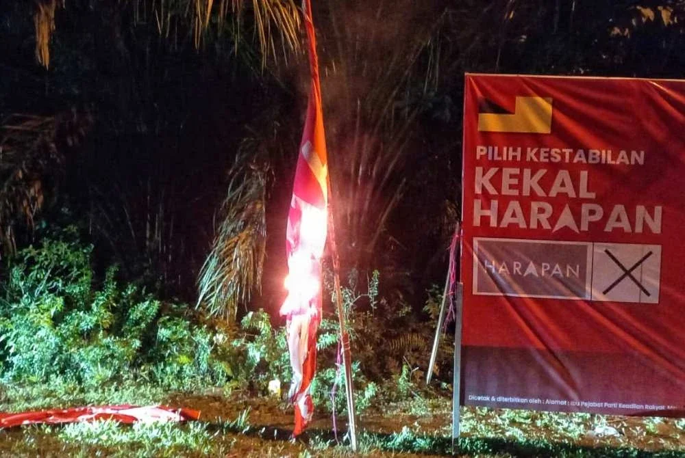 Bendera PH dibakar oleh pihak tidak bertanggungjawab. Foto ihsan PH